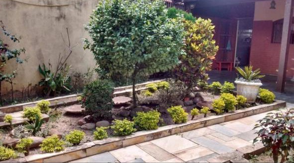 Sobrado de 380m² com 4 quartos em Jardim Marilú