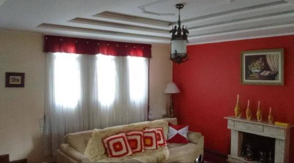 Sobrado de 380m² com 4 quartos em Jardim Marilú