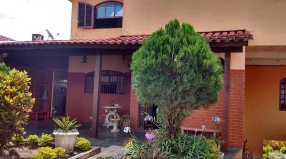 Sobrado de 380m² com 4 quartos em Jardim Marilú