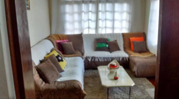 Sobrado de 380m² com 4 quartos em Jardim Marilú