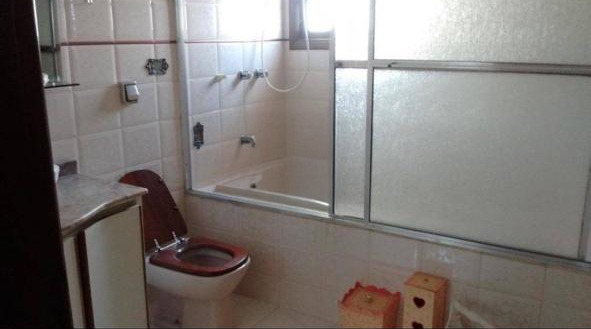 Sobrado de 380m² com 4 quartos em Jardim Marilú