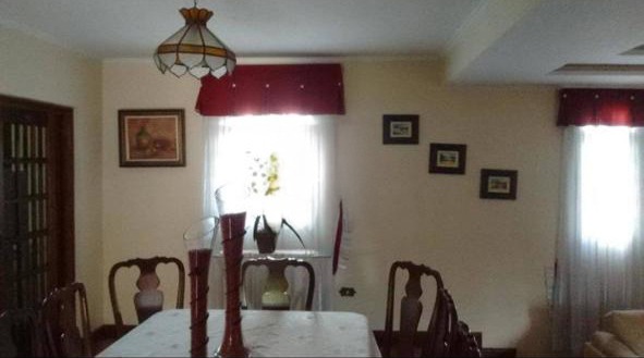 Sobrado de 380m² com 4 quartos em Jardim Marilú