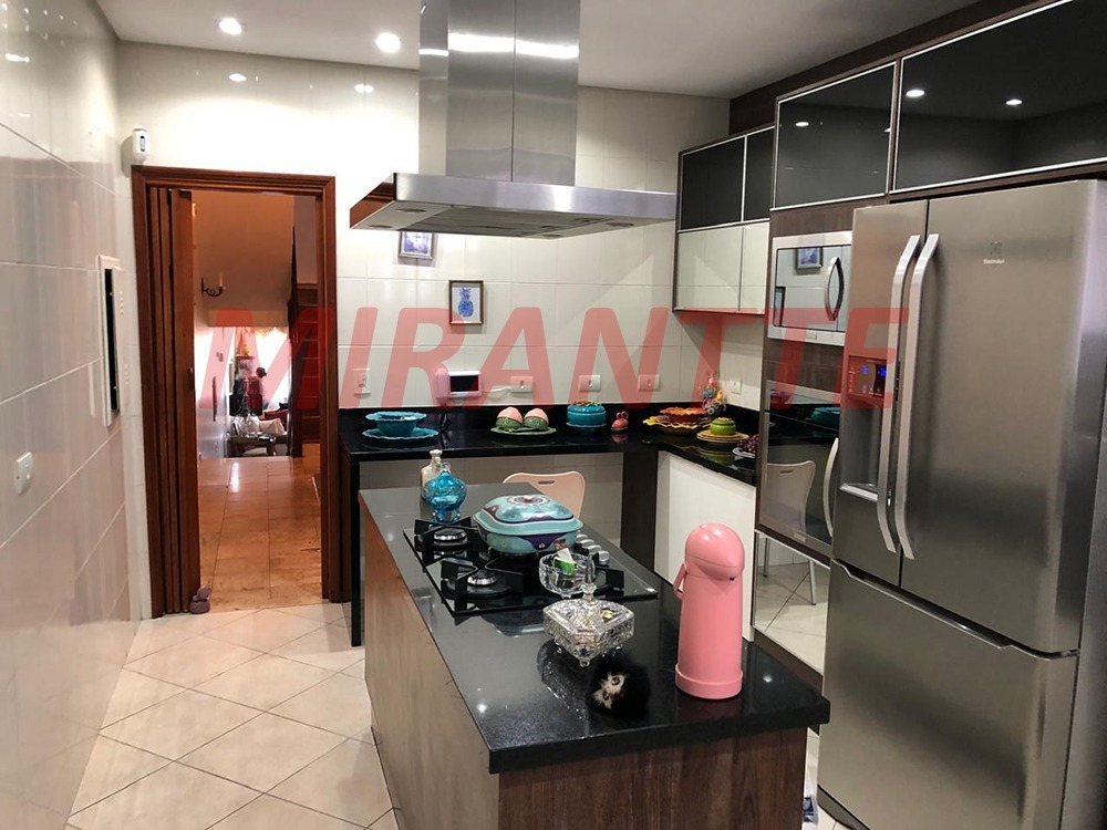 Sobrado de 221m² com 3 quartos em Santana