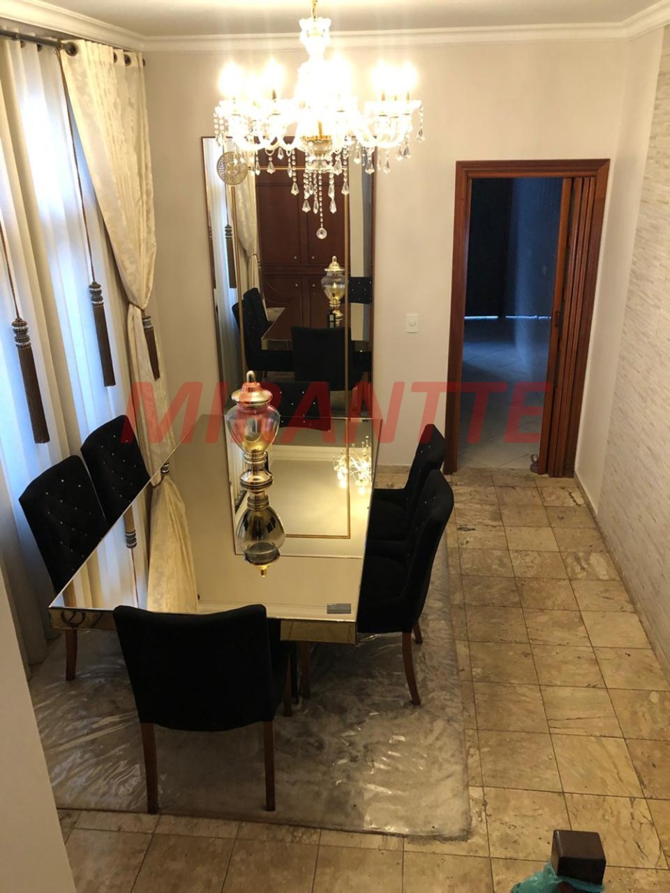 Sobrado de 221m² com 3 quartos em Santana
