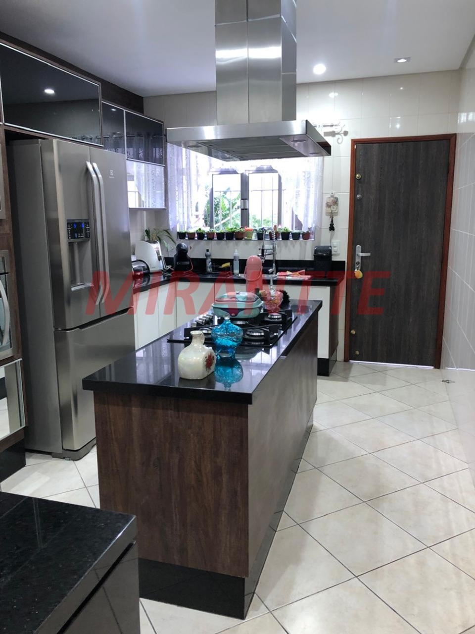 Sobrado de 221m² com 3 quartos em Santana