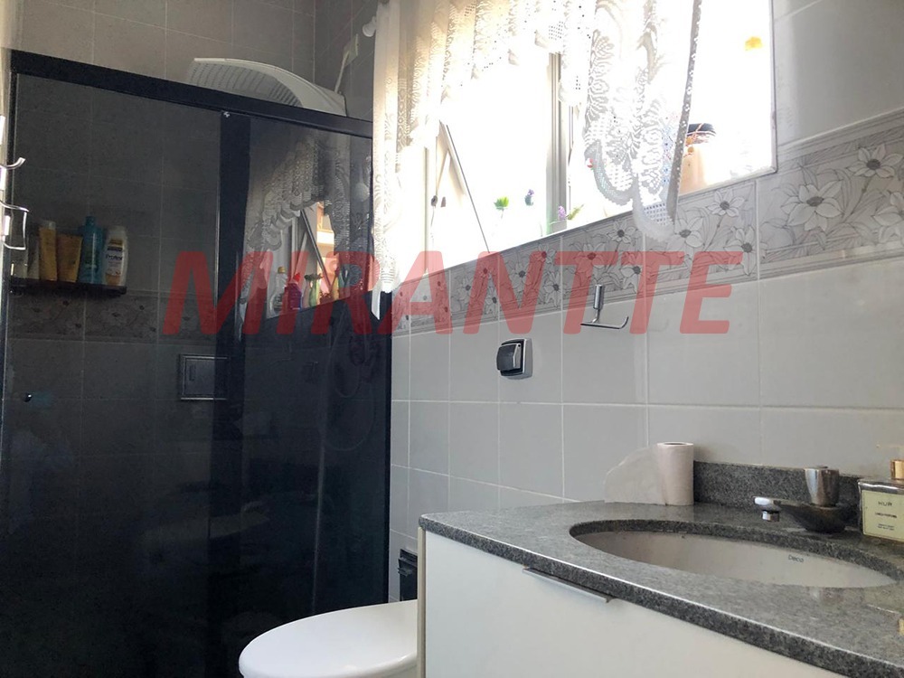 Sobrado de 221m² com 3 quartos em Santana