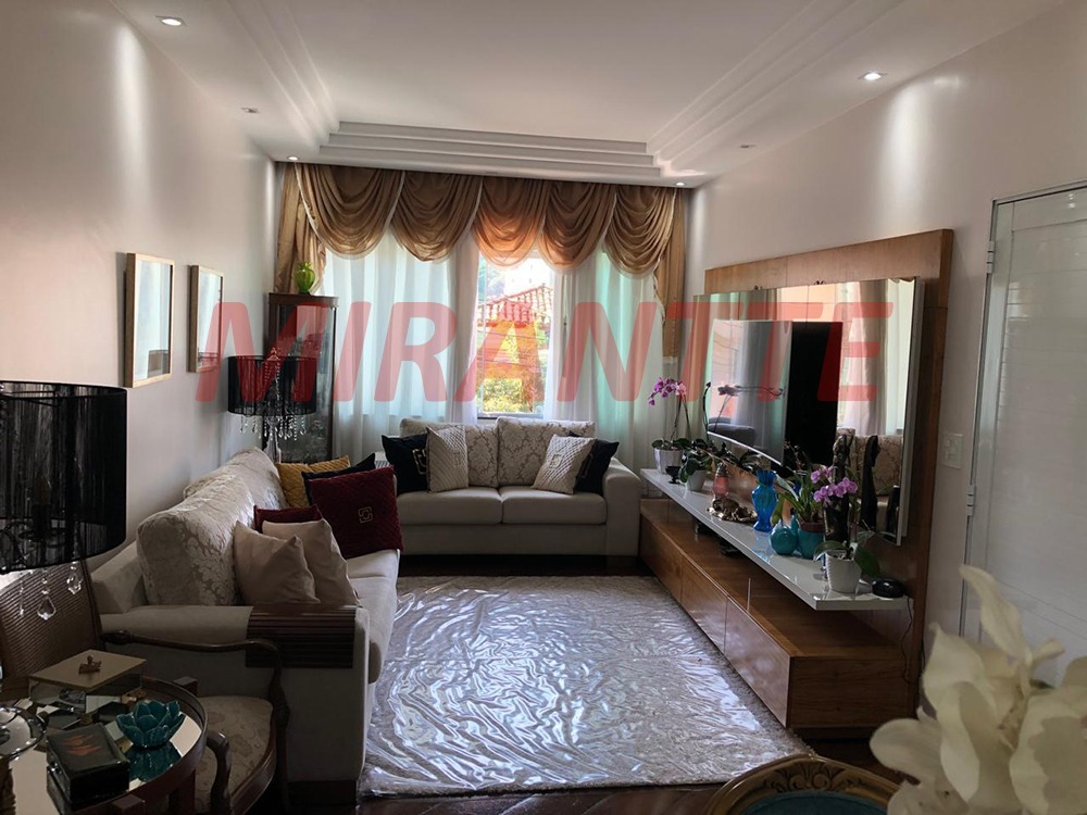 Sobrado de 221m² com 3 quartos em Santana