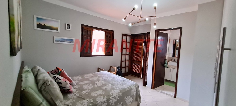 Sobrado de 192m² com 3 quartos em Jardim Vila Galvão