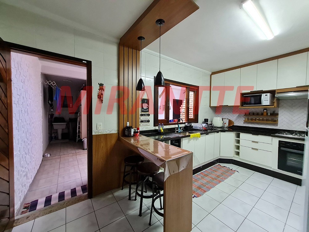 Sobrado de 192m² com 3 quartos em Jardim Vila Galvão