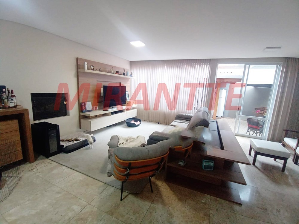 Cond. fechado de 300m² com 4 quartos em Tremembe