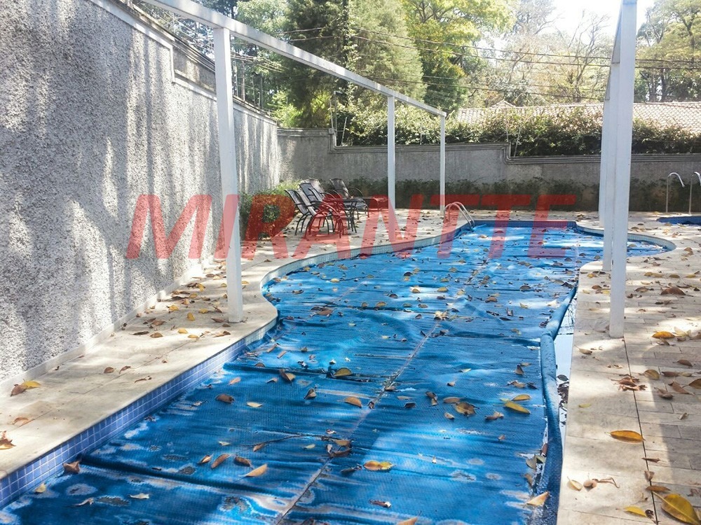 Cond. fechado de 300m² com 4 quartos em Tremembe