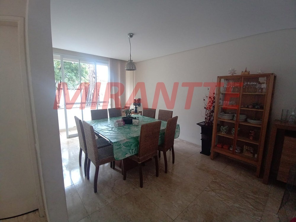 Cond. fechado de 300m² com 4 quartos em Tremembe