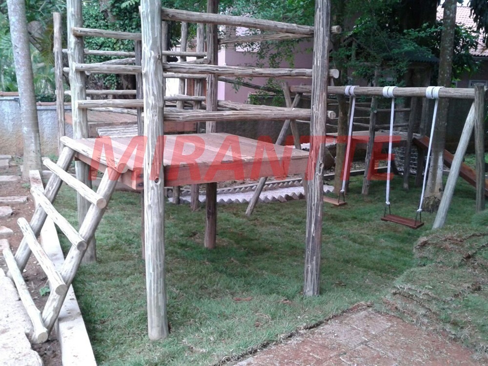 Cond. fechado de 300m² com 4 quartos em Tremembe