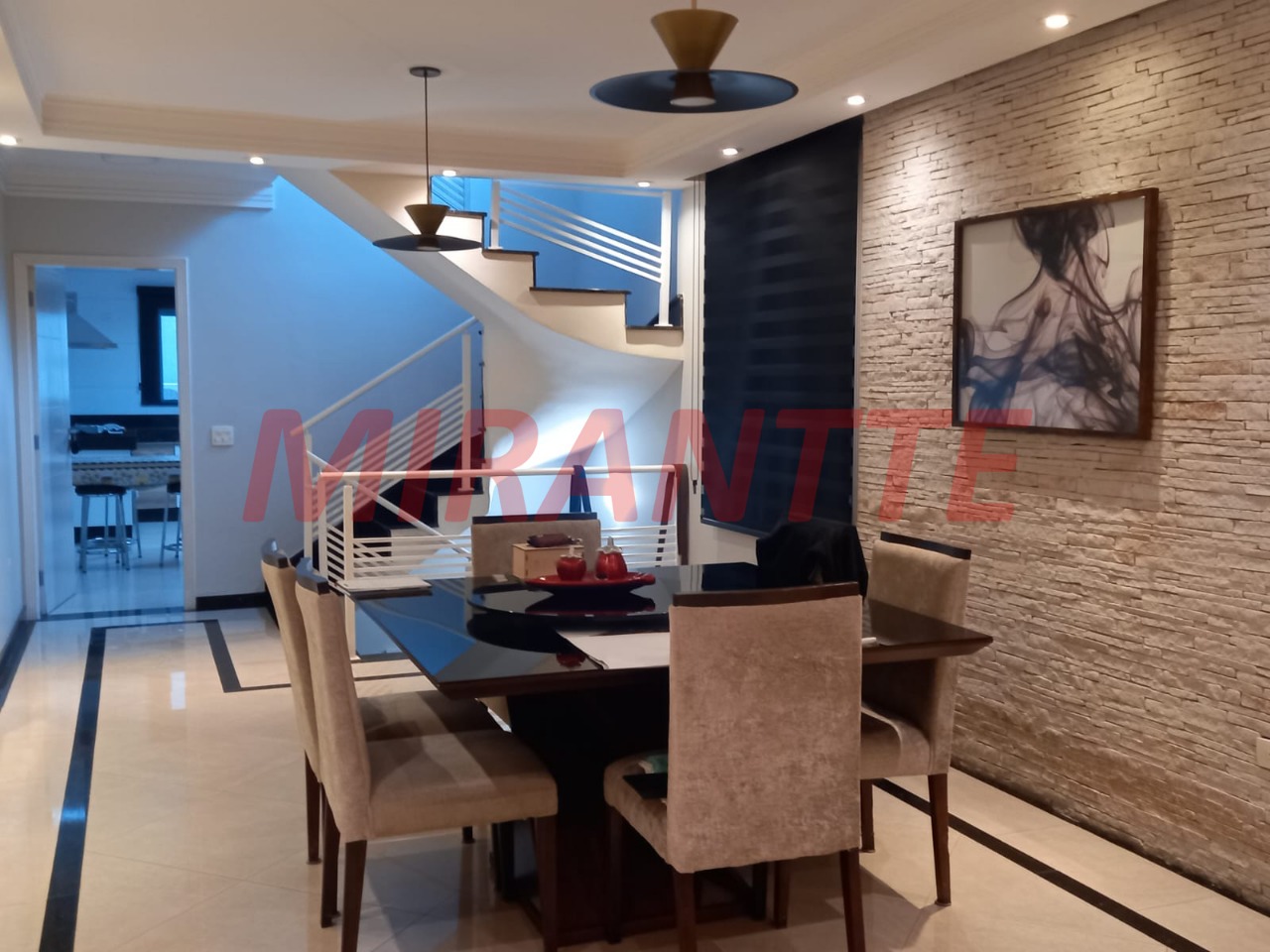 Sobrado de 300m² com 3 quartos em Santa Terezinha