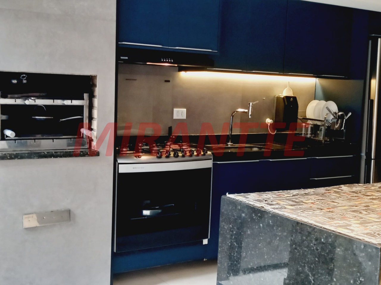 Sobrado de 300m² com 3 quartos em Santa Terezinha