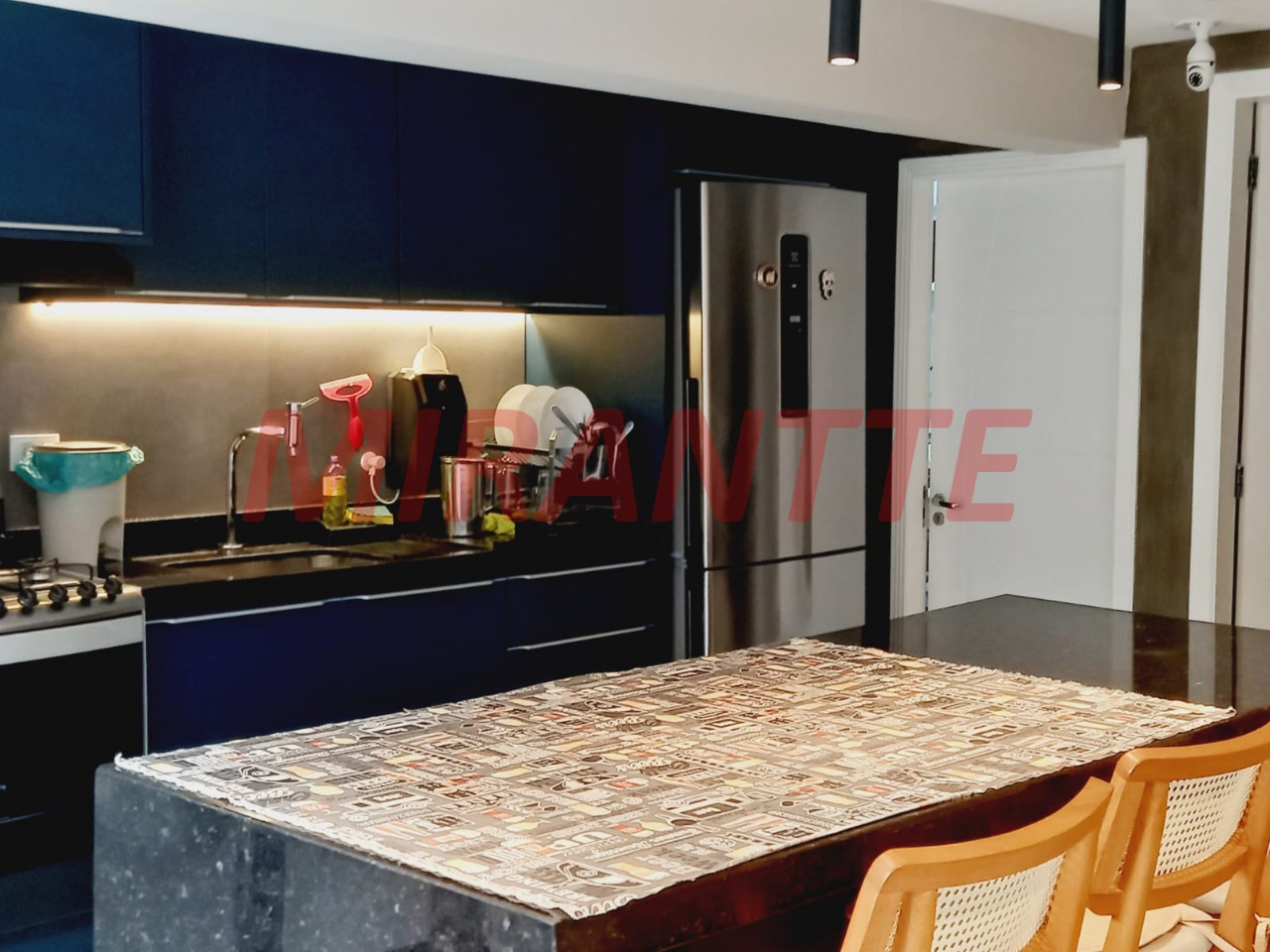 Sobrado de 300m² com 3 quartos em Santa Terezinha