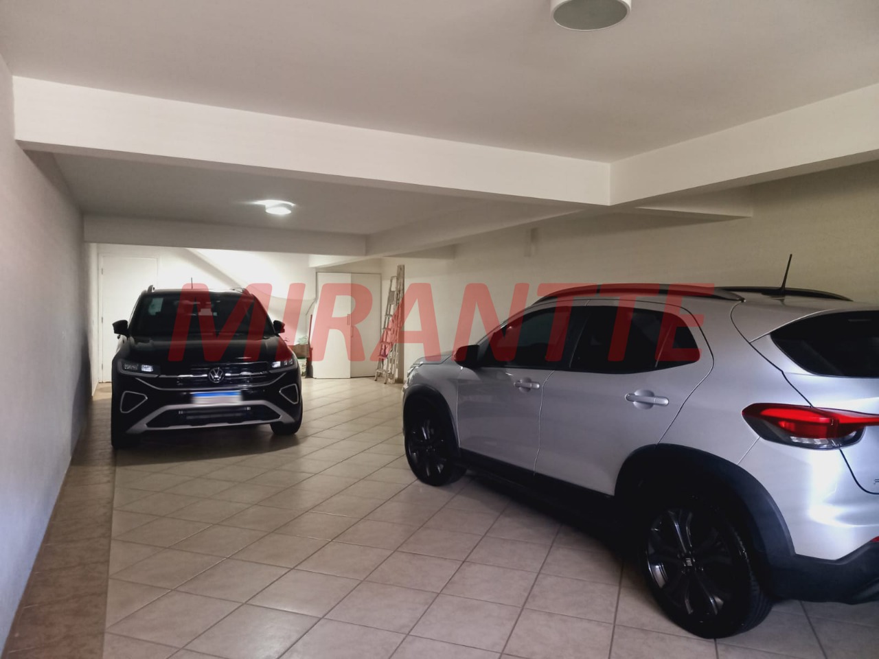 Sobrado de 300m² com 3 quartos em Santa Terezinha