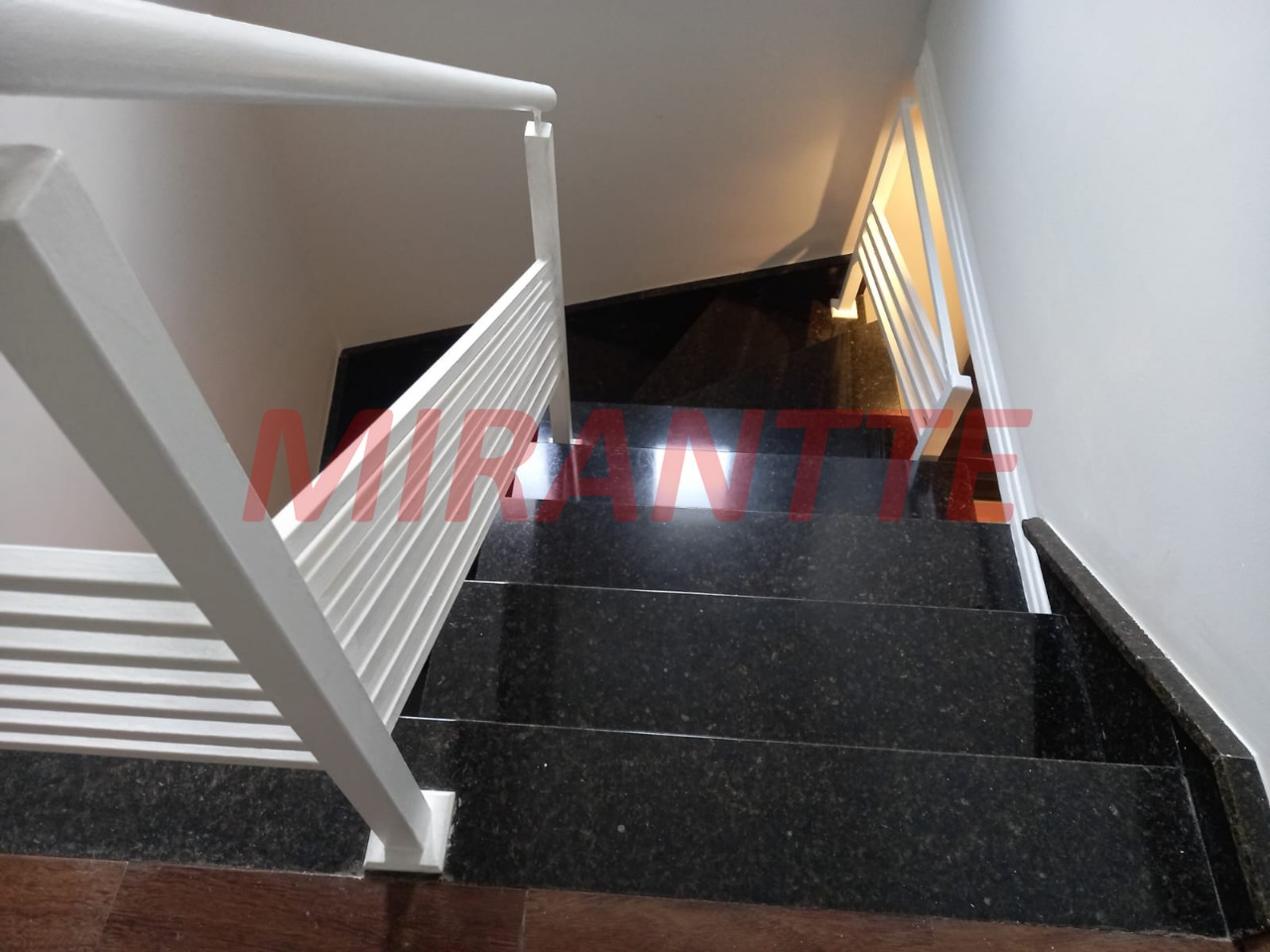 Sobrado de 300m² com 3 quartos em Santa Terezinha