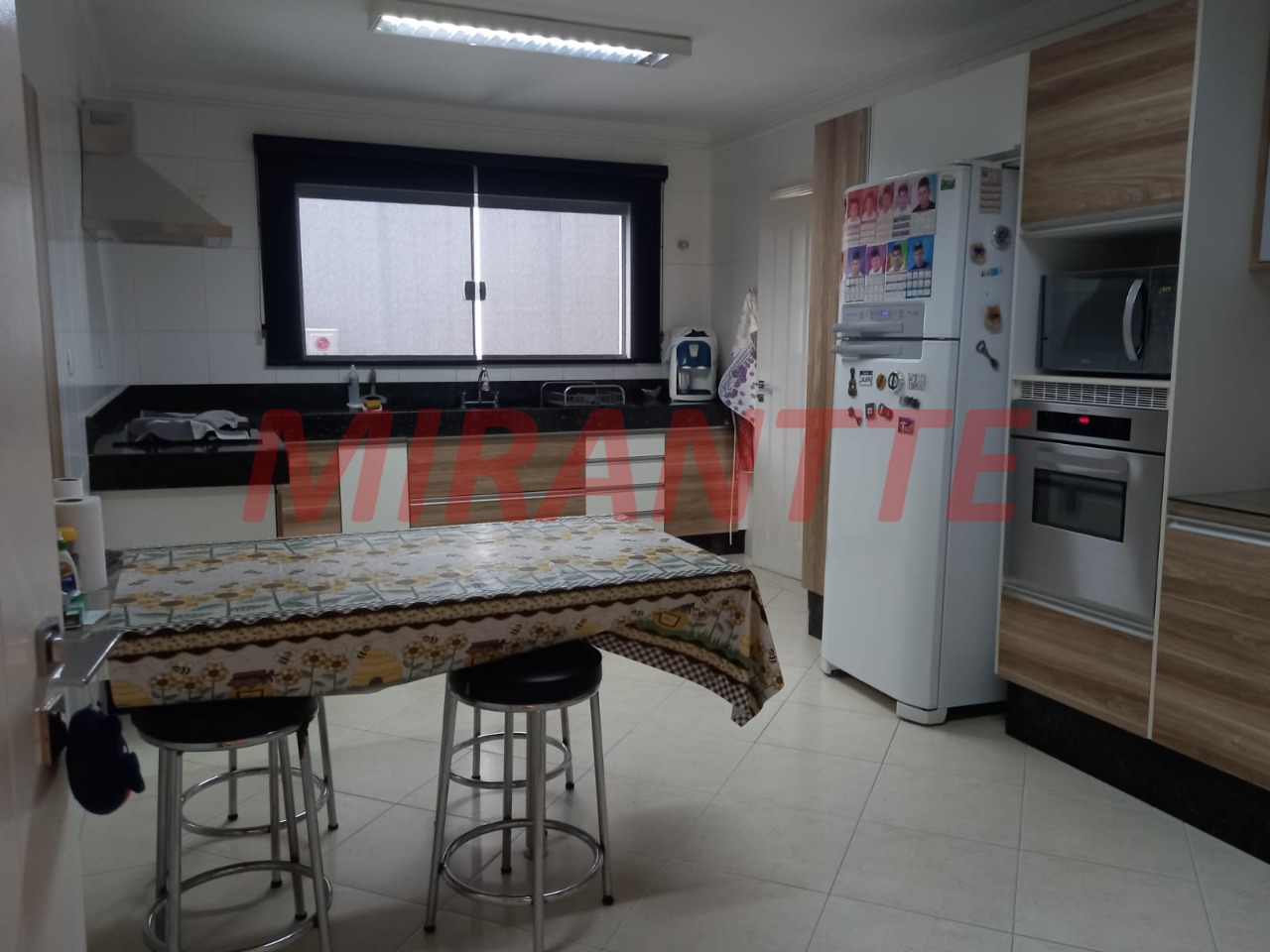 Sobrado de 300m² com 3 quartos em Santa Terezinha