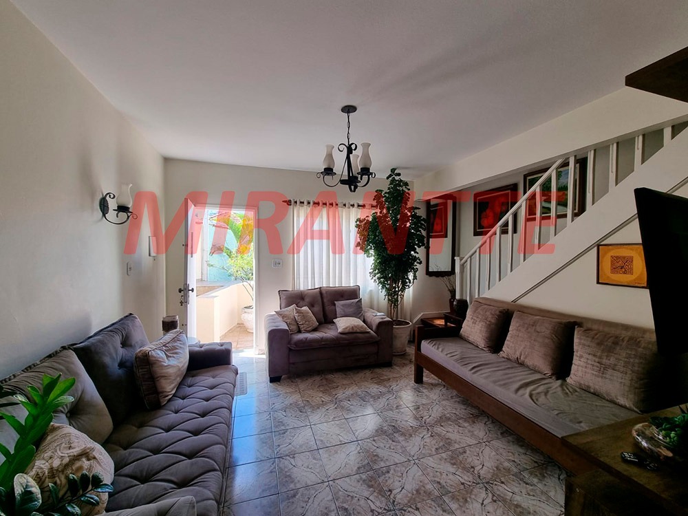 Cond. fechado de 127m² com 3 quartos em Água Fria