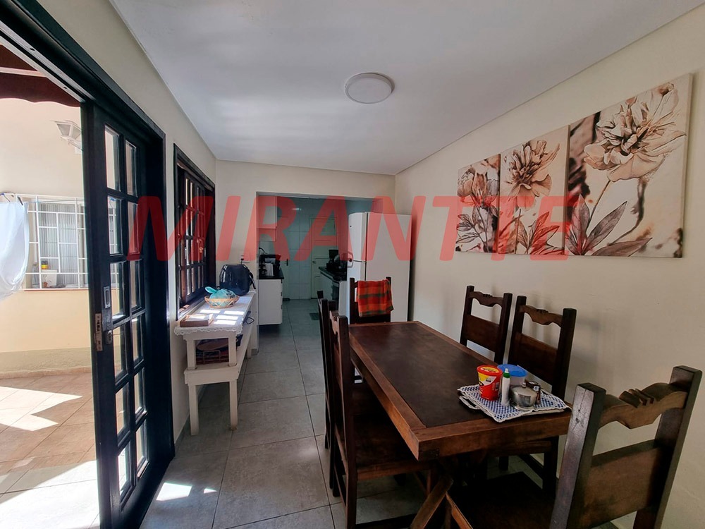 Cond. fechado de 127m² com 3 quartos em Água Fria