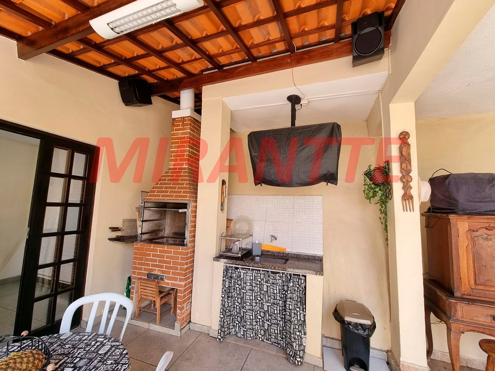 Cond. fechado de 127m² com 3 quartos em Água Fria