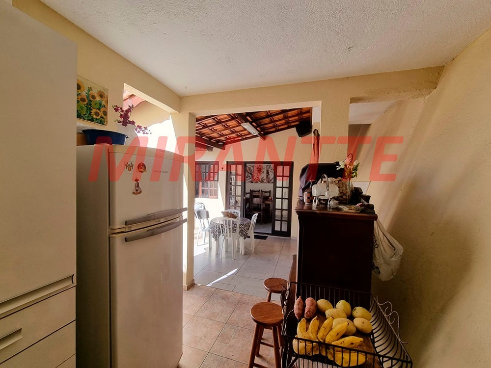 Cond. fechado de 127m² com 3 quartos em Água Fria