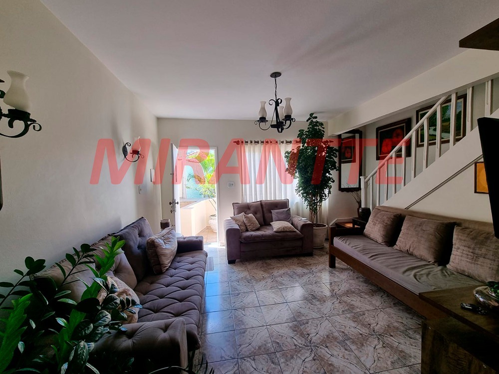 Cond. fechado de 127m² com 3 quartos em Água Fria