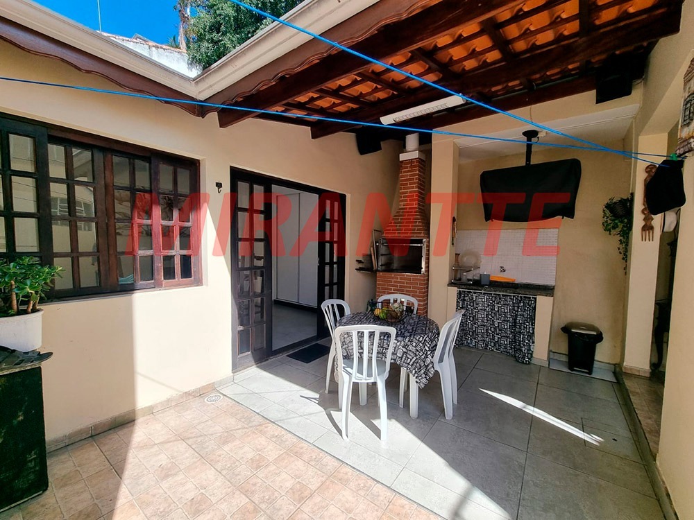 Cond. fechado de 127m² com 3 quartos em Água Fria