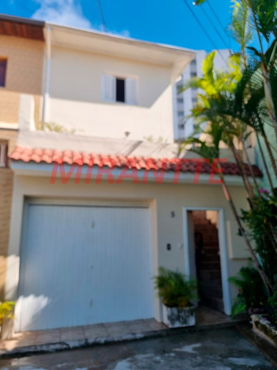 Cond. fechado de 127m² com 3 quartos em Água Fria