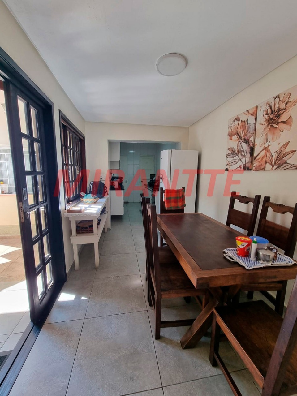 Cond. fechado de 127m² com 3 quartos em Água Fria