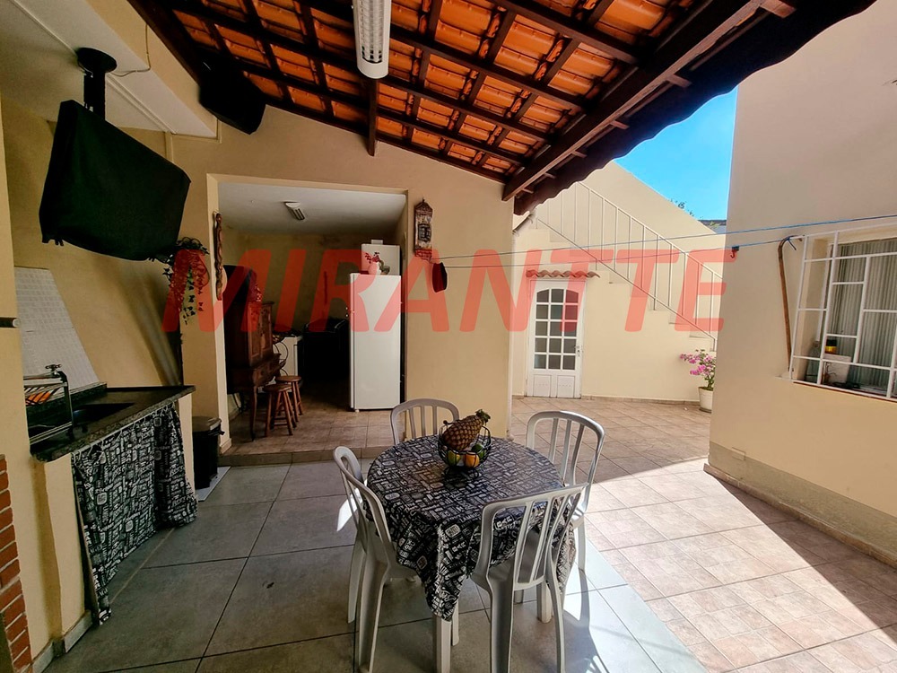 Cond. fechado de 127m² com 3 quartos em Água Fria