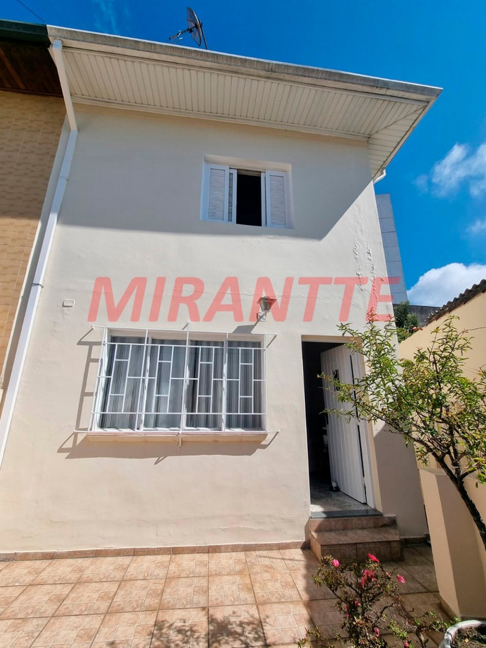 Cond. fechado de 127m² com 3 quartos em Água Fria
