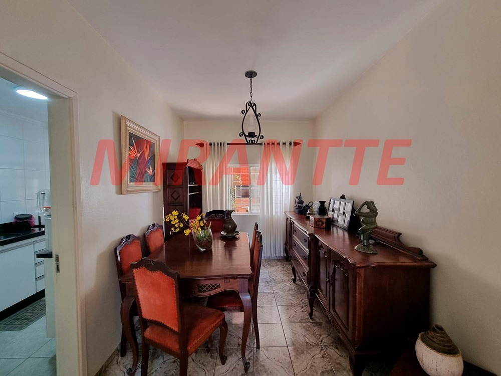 Cond. fechado de 127m² com 3 quartos em Água Fria