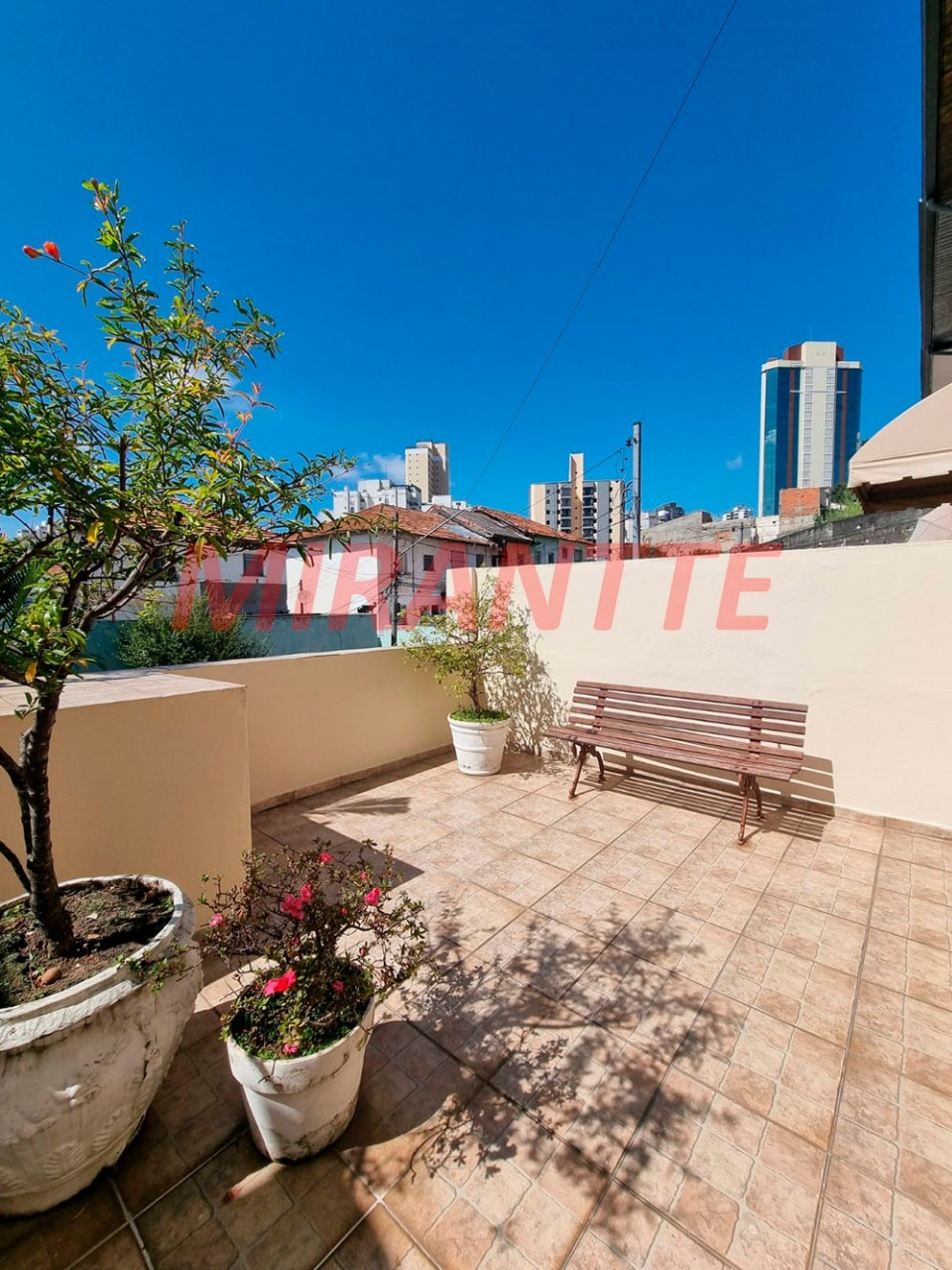 Cond. fechado de 127m² com 3 quartos em Água Fria