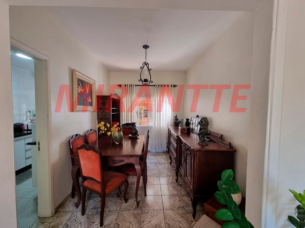 Cond. fechado de 127m² com 3 quartos em Água Fria