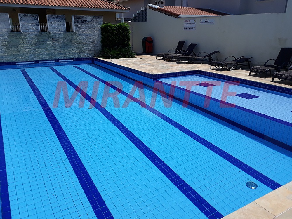 Cond. fechado de 109.5m² com 3 quartos em Jardim Ipê