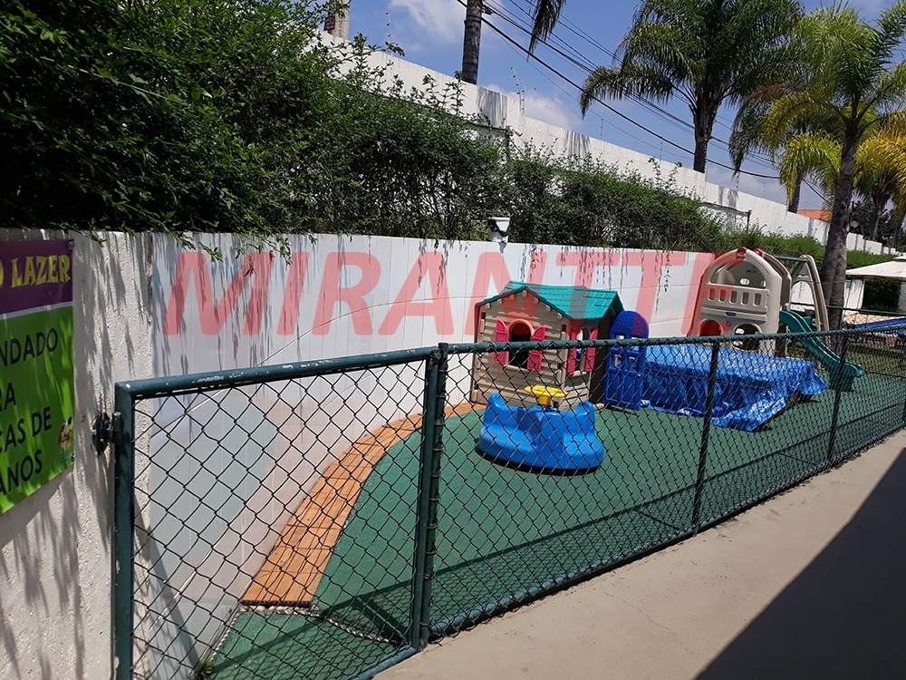 Cond. fechado de 109.5m² com 3 quartos em Jardim Ipê