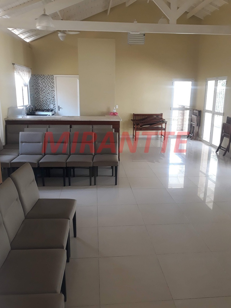 Cond. fechado de 109.5m² com 3 quartos em Jardim Ipê