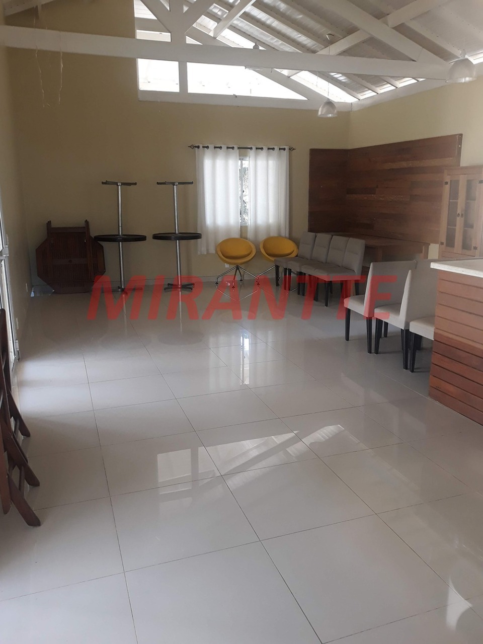 Cond. fechado de 109.5m² com 3 quartos em Jardim Ipê