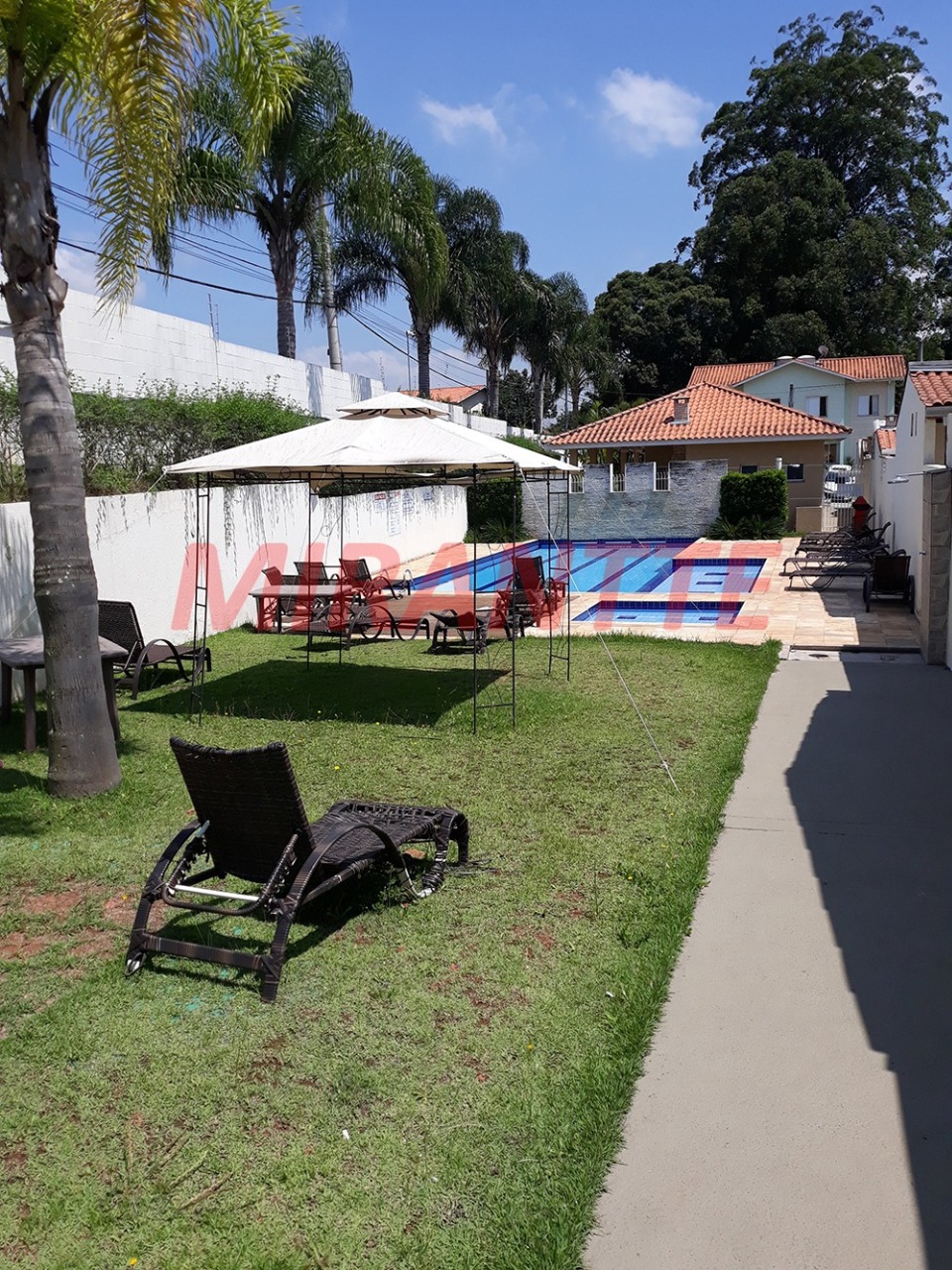 Cond. fechado de 109.5m² com 3 quartos em Jardim Ipê