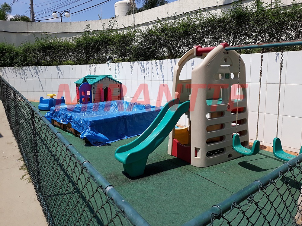 Cond. fechado de 109.5m² com 3 quartos em Jardim Ipê