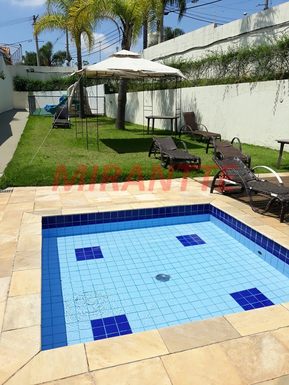Cond. fechado de 109.5m² com 3 quartos em Jardim Ipê