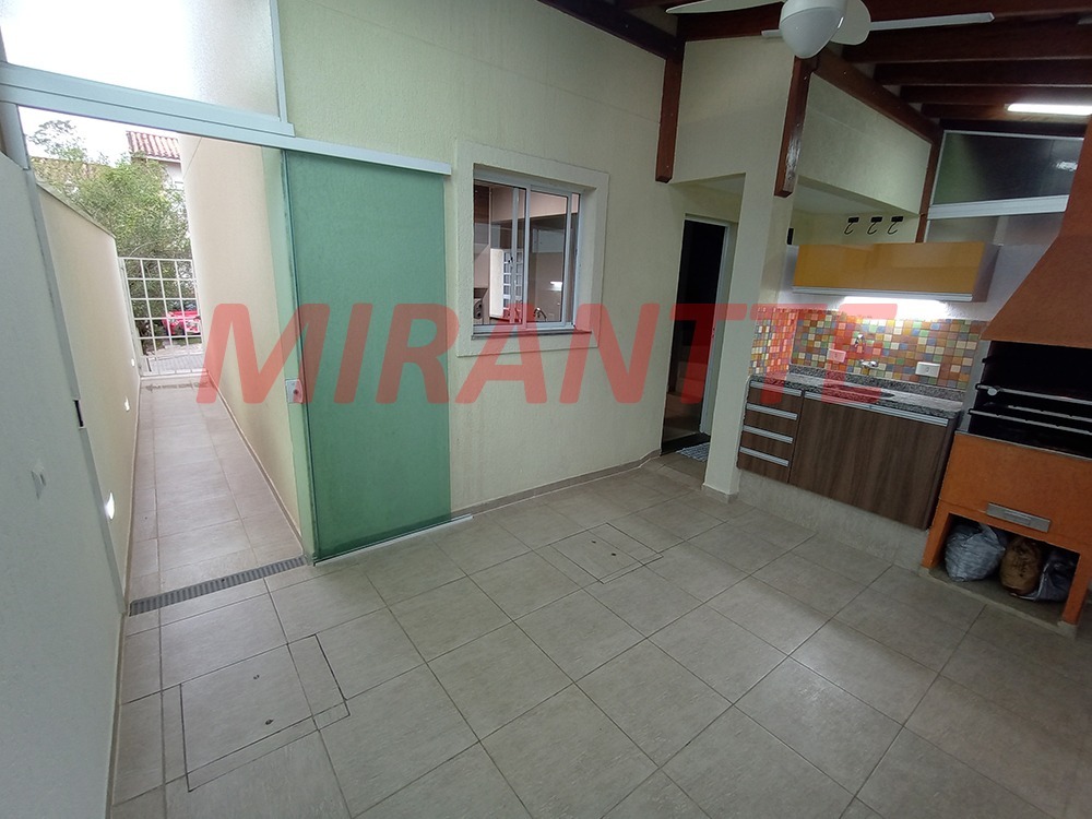 Cond. fechado de 109.5m² com 3 quartos em Jardim Ipê