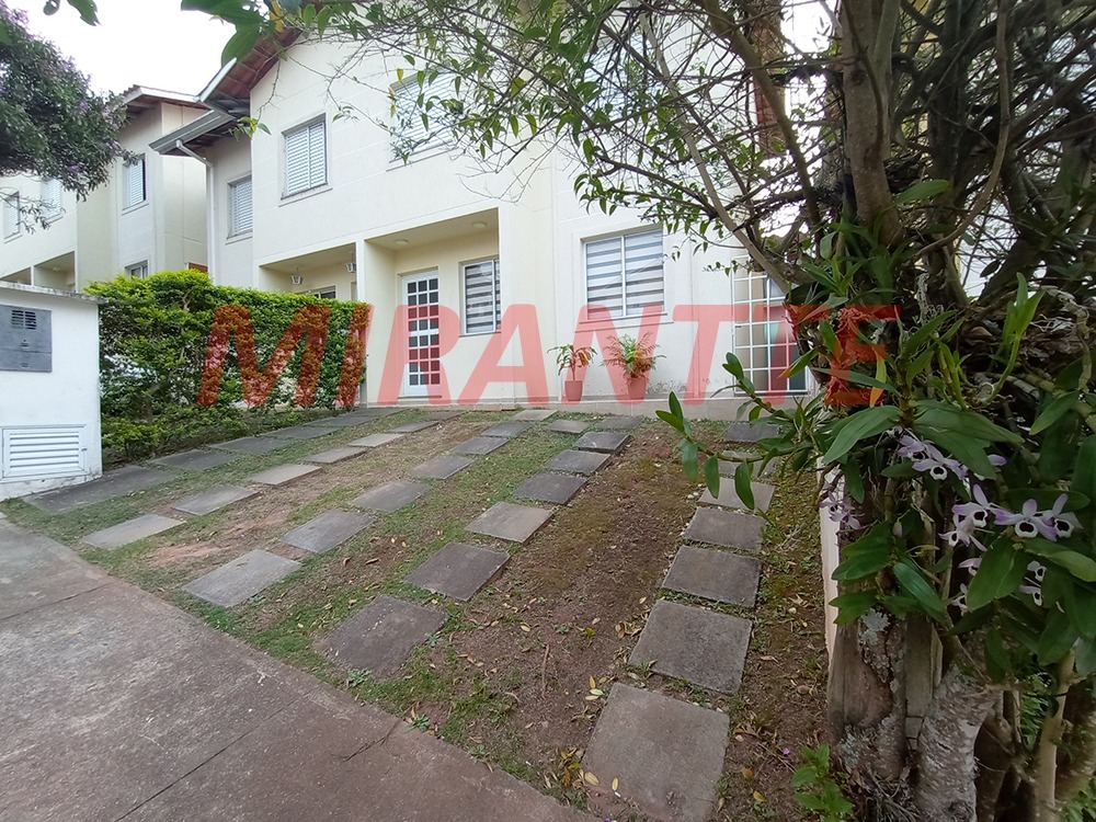 Cond. fechado de 109.5m² com 3 quartos em Jardim Ipê