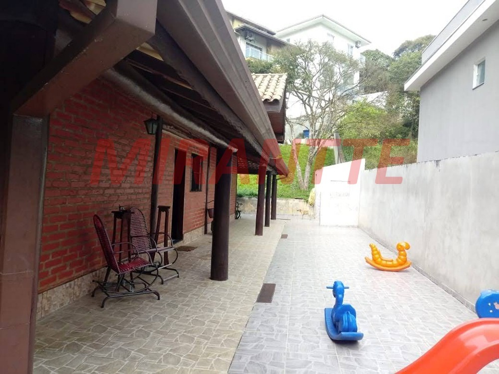 Cond. fechado de 305.85m² com 3 quartos em Barreiro