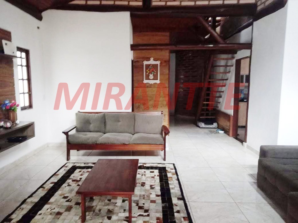 Cond. fechado de 305.85m² com 3 quartos em Barreiro