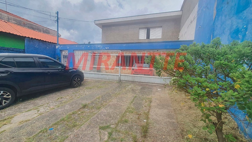 Sobrado de 200m² com 3 quartos em Vila Mazzei