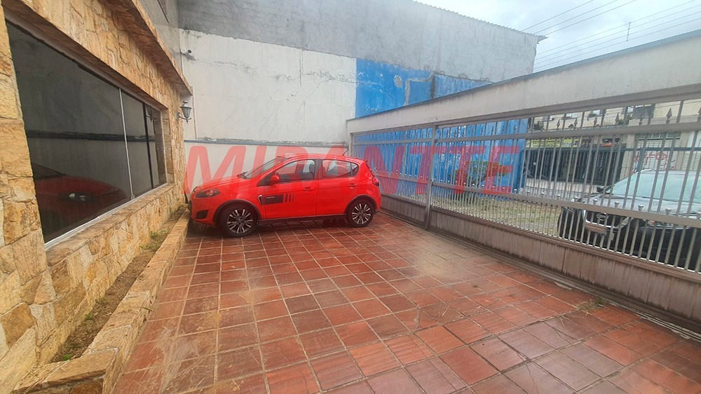 Sobrado de 200m² com 3 quartos em Vila Mazzei