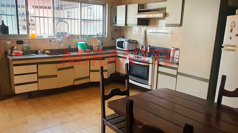 Sobrado de 200m² com 3 quartos em Vila Mazzei